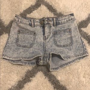 Billabong shorts size 25